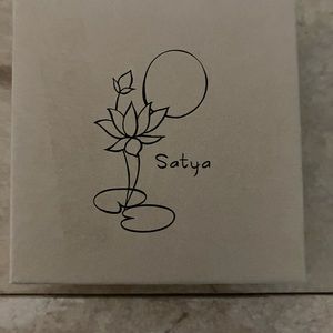 Necklace and stretchable bracelet